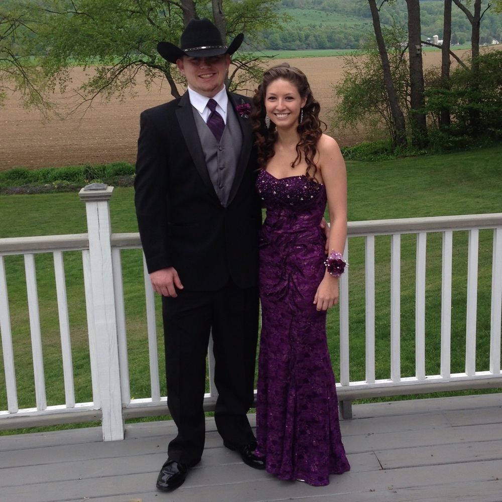. Beautiful purple dress!!